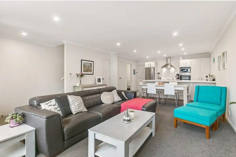 Photo of property in 51 Popokatea Drive, Takanini, 2112