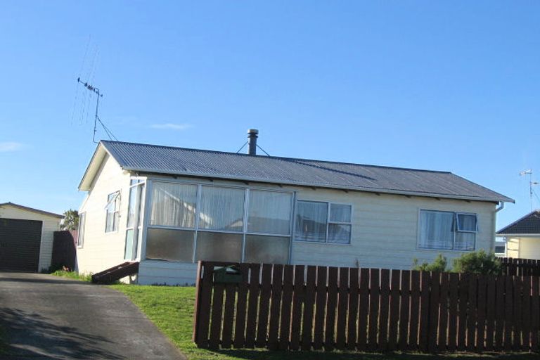 Photo of property in 2 Simcox Street, Otaki Beach, Otaki, 5512