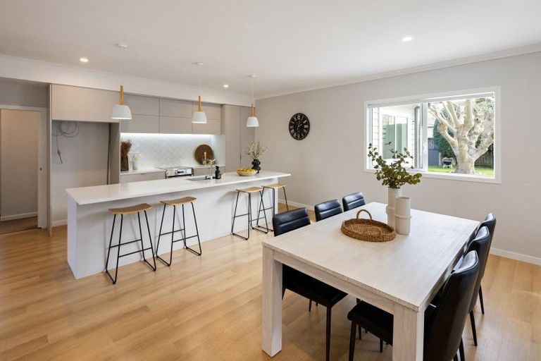 Photo of property in 82 Grey Street, Cambridge, 3434