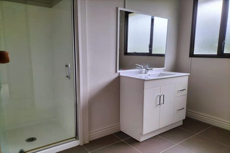 Photo of property in 26 Devonshire Road, Unsworth Heights, Auckland, 0632