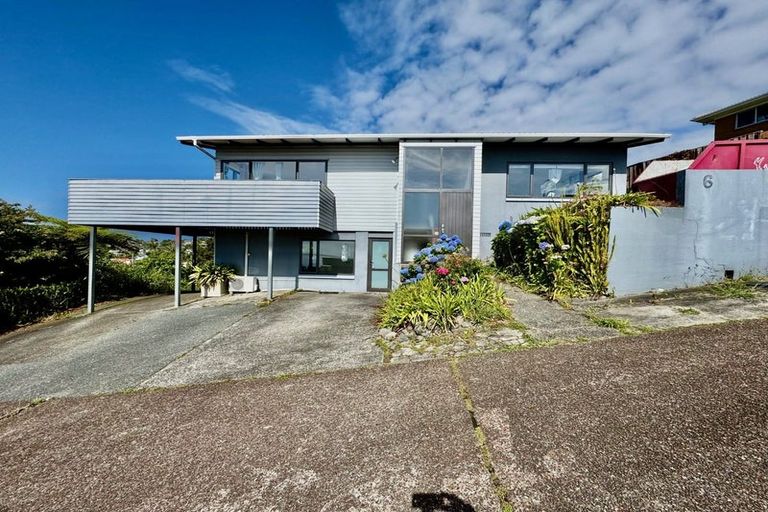 Photo of property in 6 Shearwater Rise, Rothesay Bay, Auckland, 0630