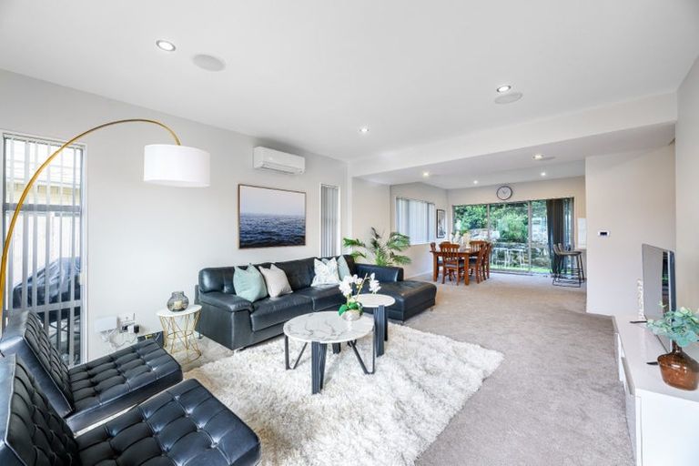 Photo of property in 12 Midhurst Avenue, Henderson, Auckland, 0612