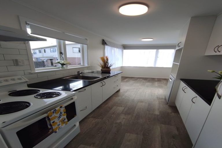 Photo of property in 1/452 Swanson Road, Ranui, Auckland, 0612