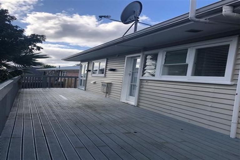 Photo of property in 22 Hepburn Road, Glendene, Auckland, 0602