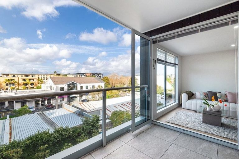 Photo of property in Norfolk Apartments, 305/19 Bute Road, Browns Bay, Auckland, 0630