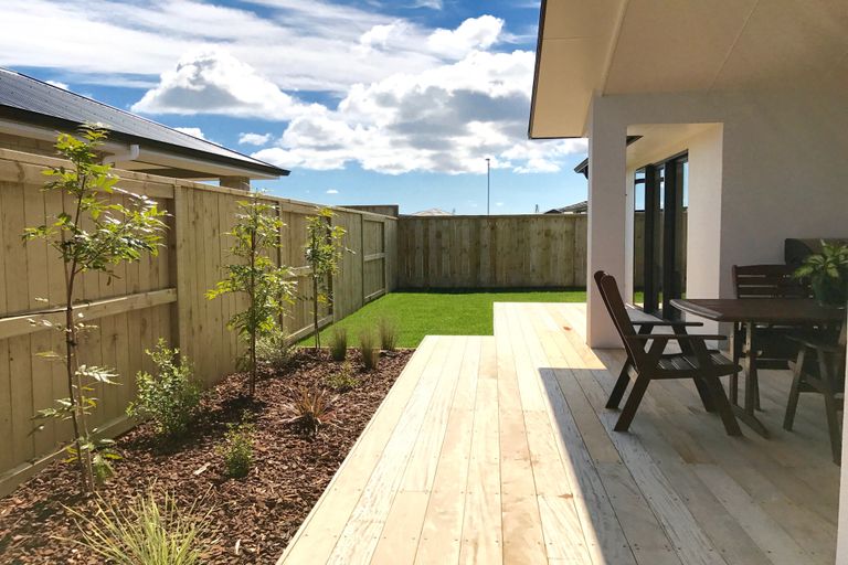 Photo of property in 122 Puhirake Crescent, Pyes Pa, Tauranga, 3112