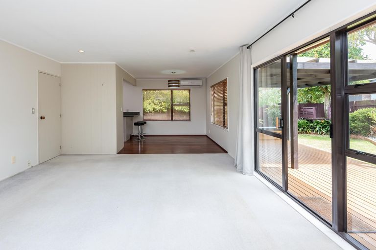 Photo of property in 2/25 Channing Crescent, Botany Downs, Auckland, 2010