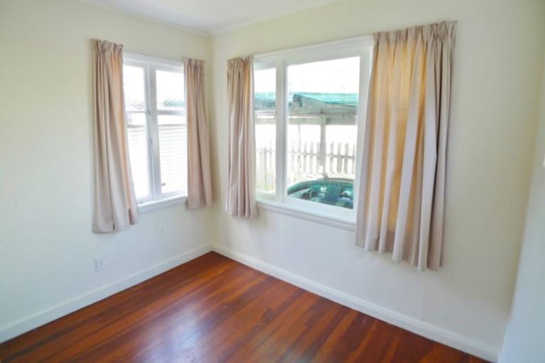 Photo of property in 103 Bolton Street, Blockhouse Bay, Auckland, 0600