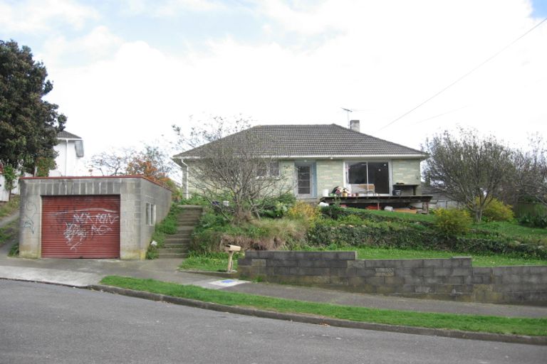 Photo of property in 6 Berkshire Grove, Cannons Creek, Porirua, 5024