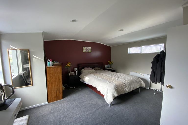 Photo of property in 1/4 Avalon Place, Glenfield, Auckland, 0629