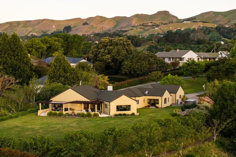 Photo of property in 100 Kopanga Road, Havelock North, 4130