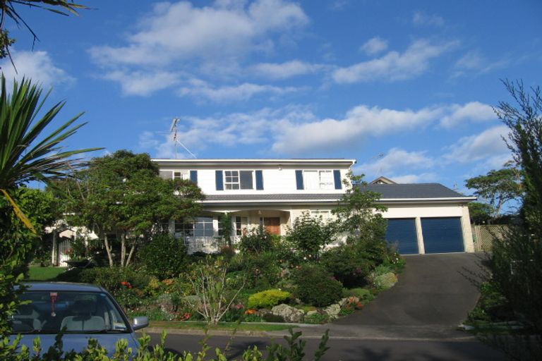 Photo of property in 6 Mosman Place, Chatswood, Auckland, 0626