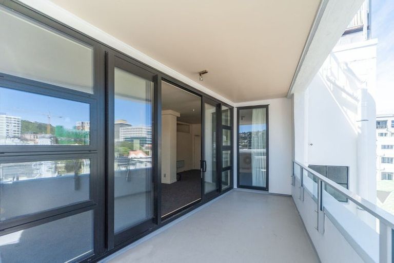 Photo of property in Endeavour Apartments, 8/125 Thorndon Quay, Pipitea, Wellington, 6011
