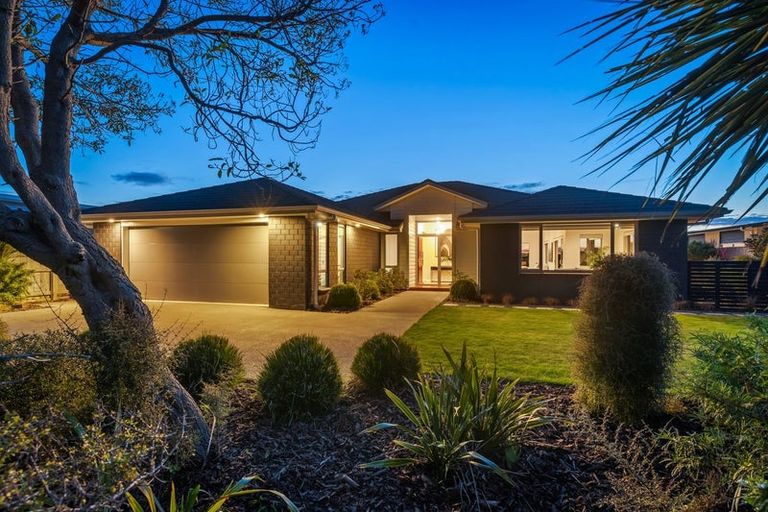 Photo of property in 11 Taranui Way, Paraparaumu Beach, Paraparaumu, 5032