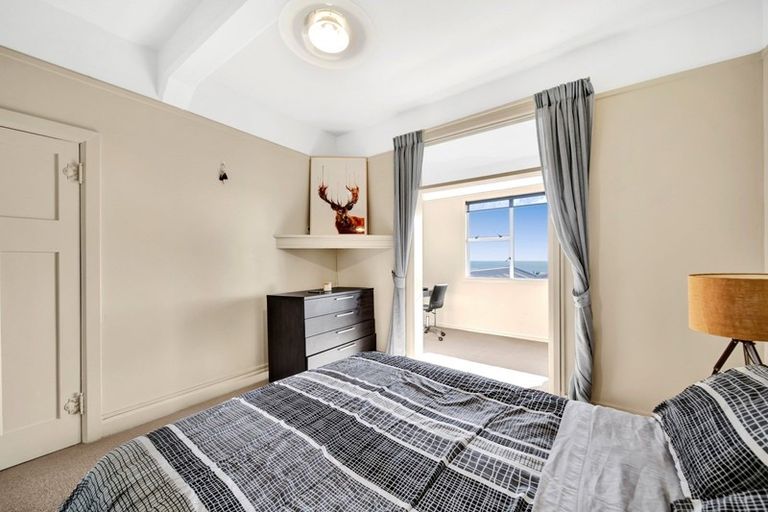 Photo of property in Devonport Apartments, 3/127 Saint Aubyn Street, New Plymouth, 4310