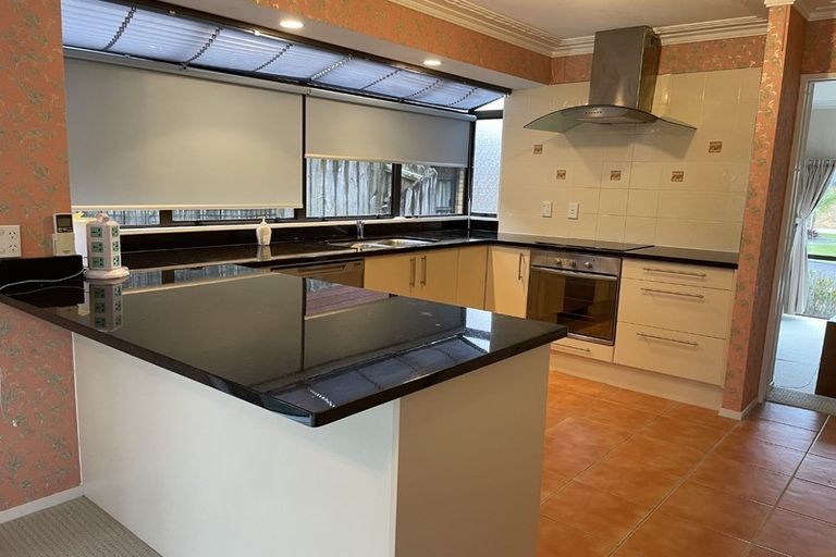 Photo of property in 5 Kookaburra Place, Botany Downs, Auckland, 2010