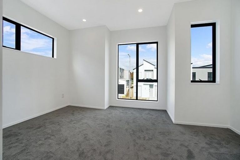 Photo of property in 110 Bellbird Street, Papakura, 2110