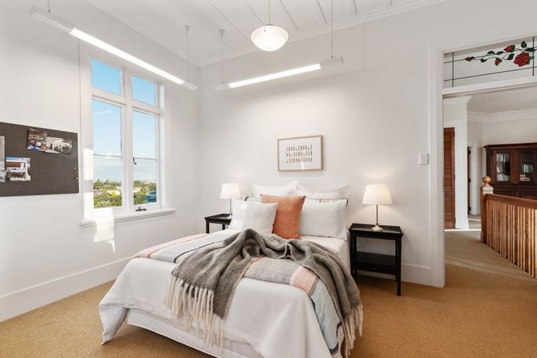 Photo of property in 49 Seaview Avenue, Northcote, Auckland, 0627