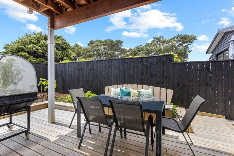 Photo of property in 9 Waimaru Lane, Orewa, 0931