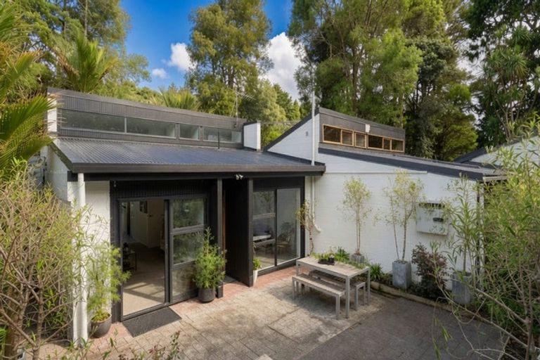 Photo of property in 1/9a Wyvern Place, Glenfield, Auckland, 0629