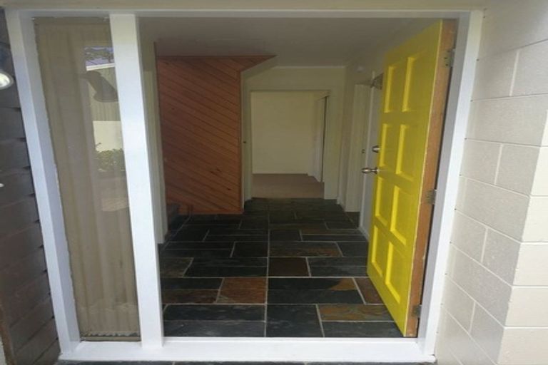 Photo of property in 2/708 Beach Road, Browns Bay, Auckland, 0630