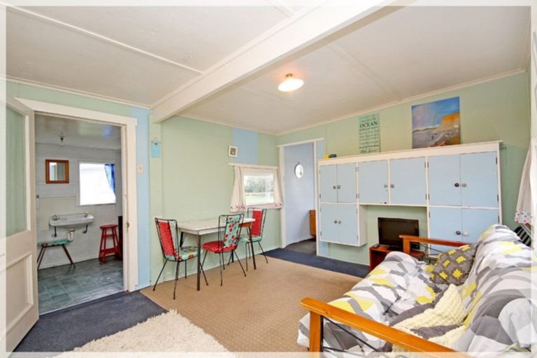 Photo of property in 25 Punga Street, Tangimoana, 4822