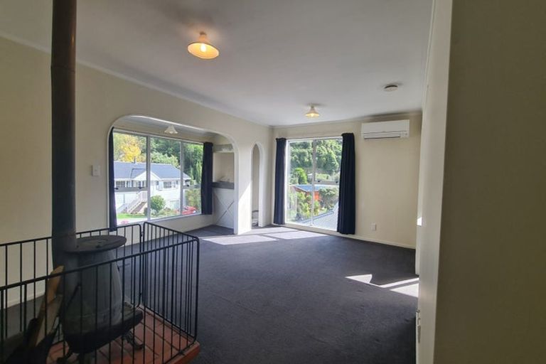 Photo of property in 13 Westhaven Drive, Tawa, Wellington, 5028