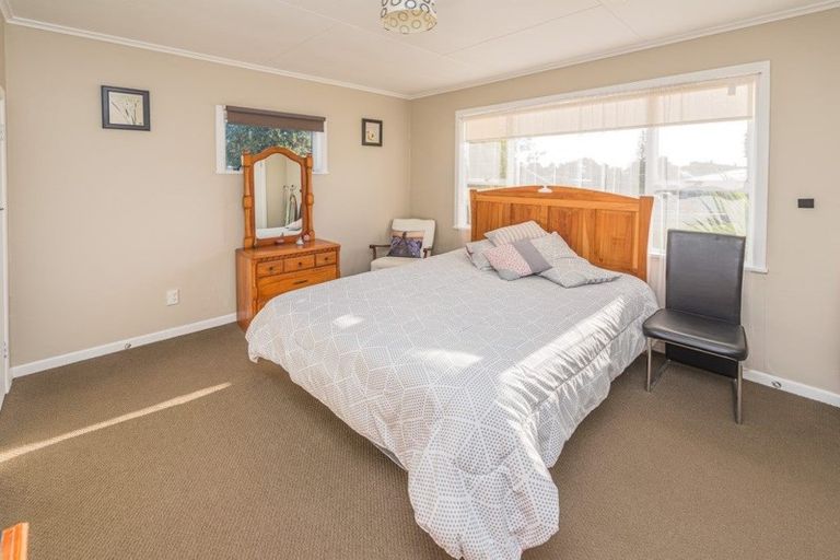Photo of property in 28 Miro Street, Castlecliff, Whanganui, 4501