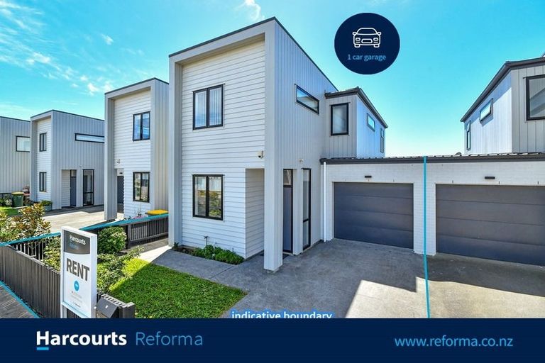 Photo of property in 24 Tapuwae Way, Mangere Bridge, Auckland, 2022