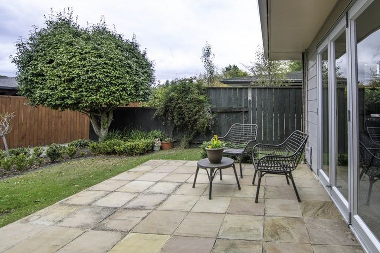 Photo of property in 8a Earl Place, Hokowhitu, Palmerston North, 4410