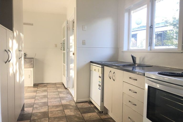 Photo of property in 1/13 Heather Place, Sunnynook, Auckland, 0620