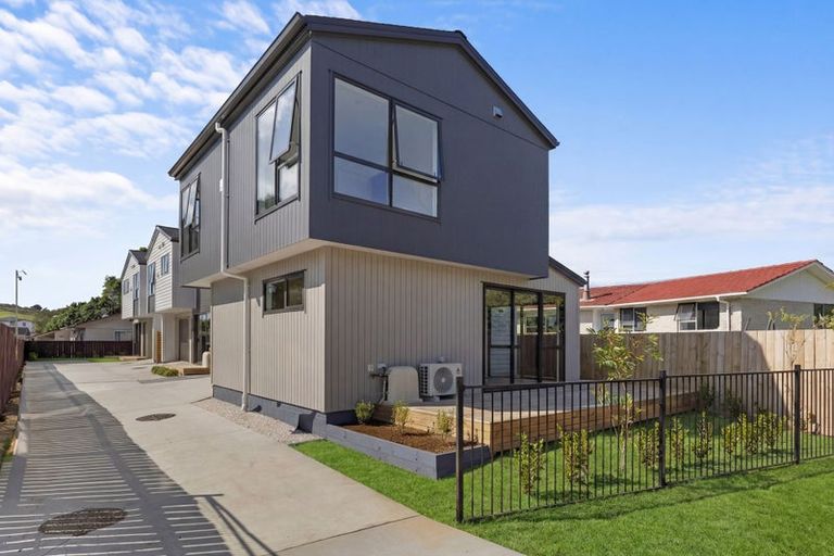 Photo of property in 9a Tangelo Place, Bucklands Beach, Auckland, 2012