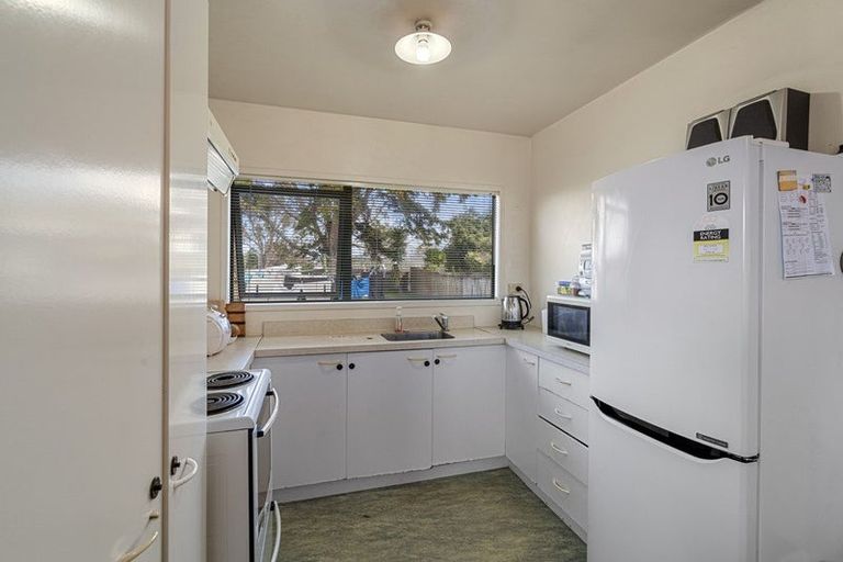 Photo of property in 10a Holman Road, Te Atatu Peninsula, Auckland, 0610