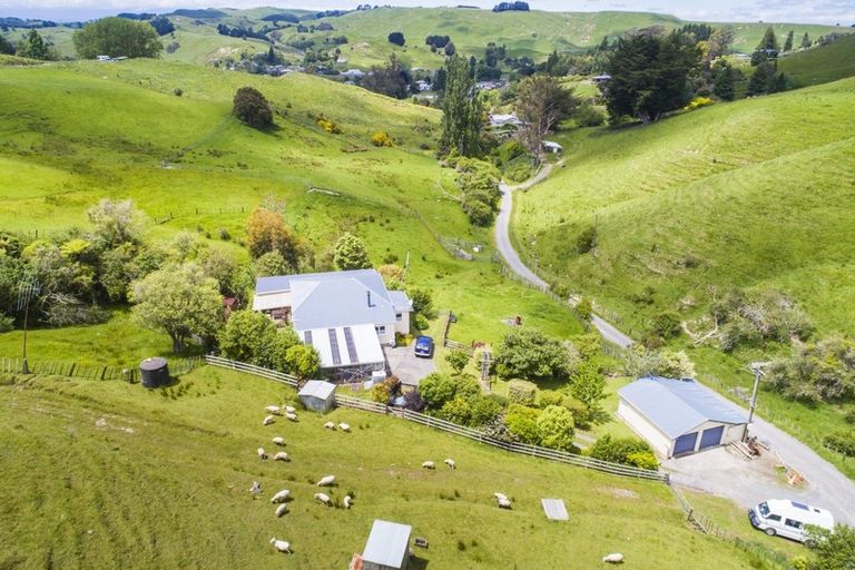 Photo of property in 18 Marshall Road, Hunterville, 4730