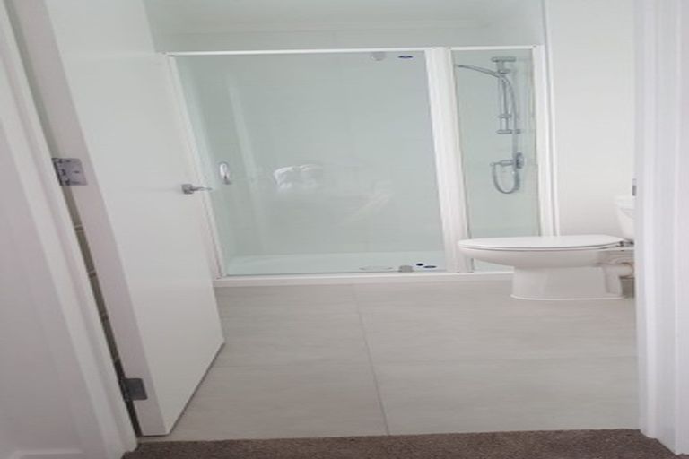 Photo of property in 42 Gunner Drive, Te Atatu Peninsula, Auckland, 0610