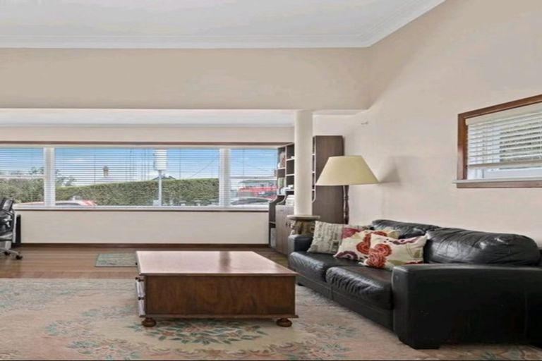 Photo of property in 2/221 Onewa Road, Birkenhead, Auckland, 0626