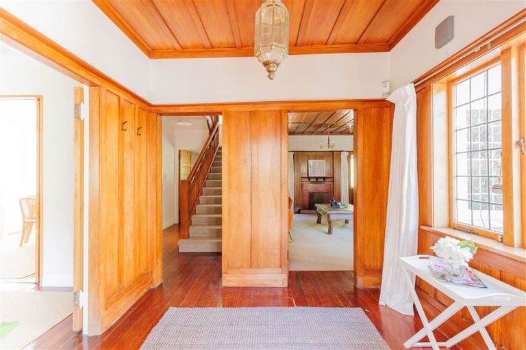 Photo of property in 11 Glen Road, Kelburn, Wellington, 6012