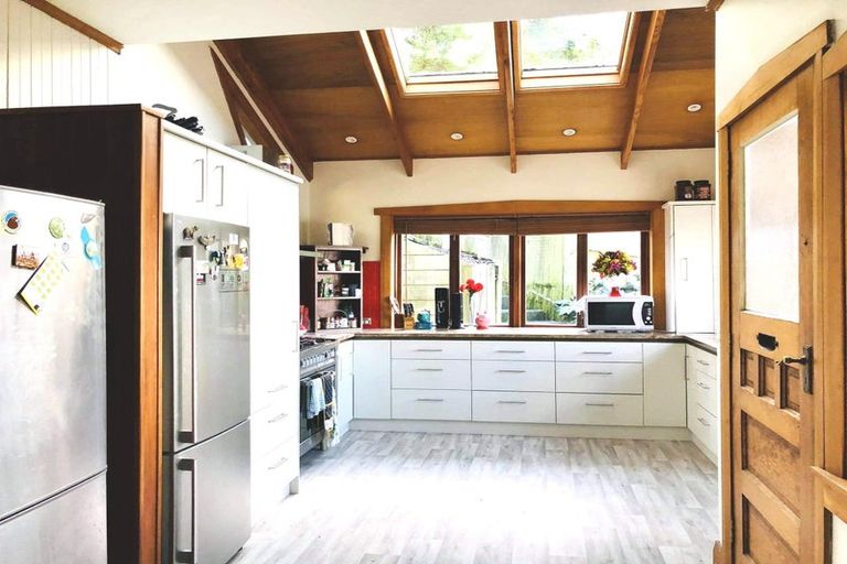 Photo of property in 112 Grafton Road, Roseneath, Wellington, 6011