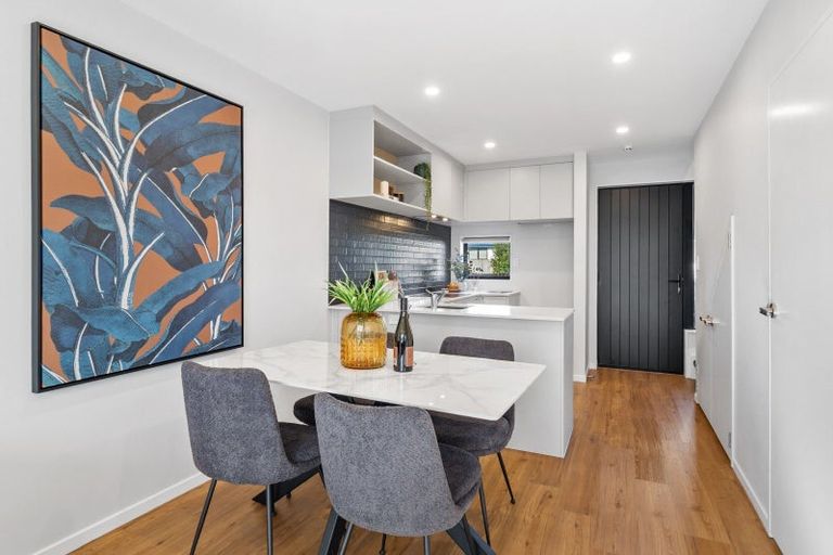 Photo of property in 2/119 Bruce Mclaren Road, Henderson, Auckland, 0612