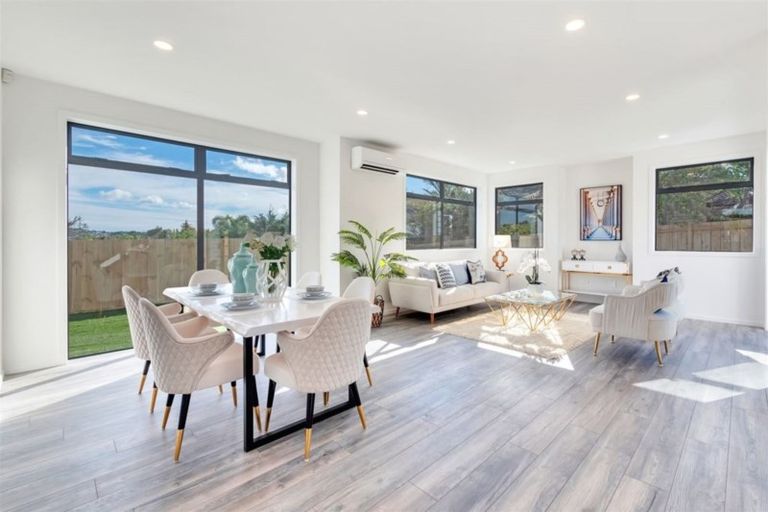 Photo of property in 107a Sturges Road, Henderson, Auckland, 0612