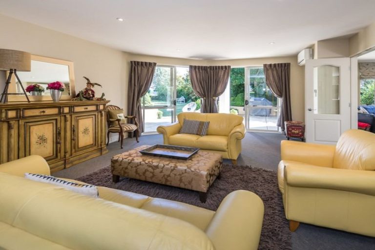 Photo of property in 6 Leabridge Mews, Harewood, Christchurch, 8051