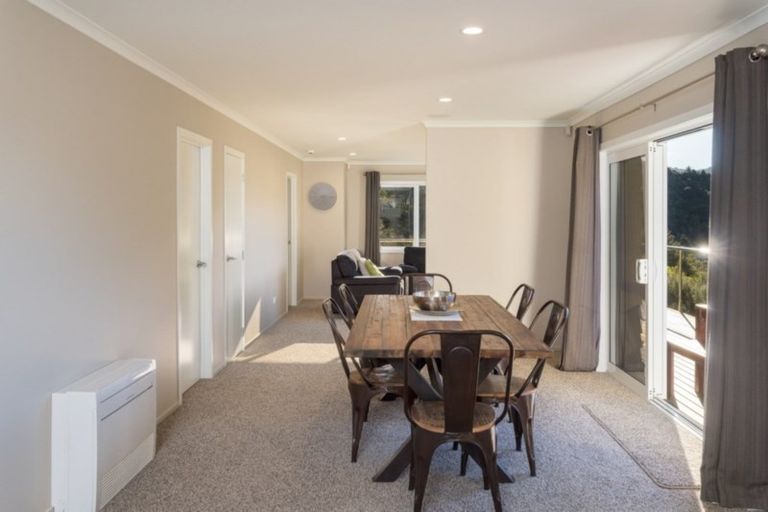 Photo of property in 28 Brough Place, Ngakuta Bay, Picton, 7281