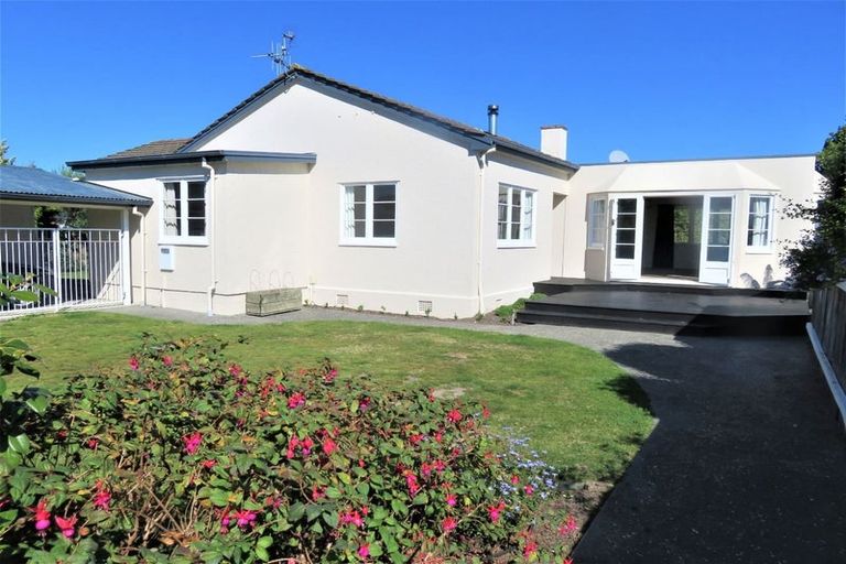 Photo of property in 18 Anderson Road, Taradale, Napier, 4112