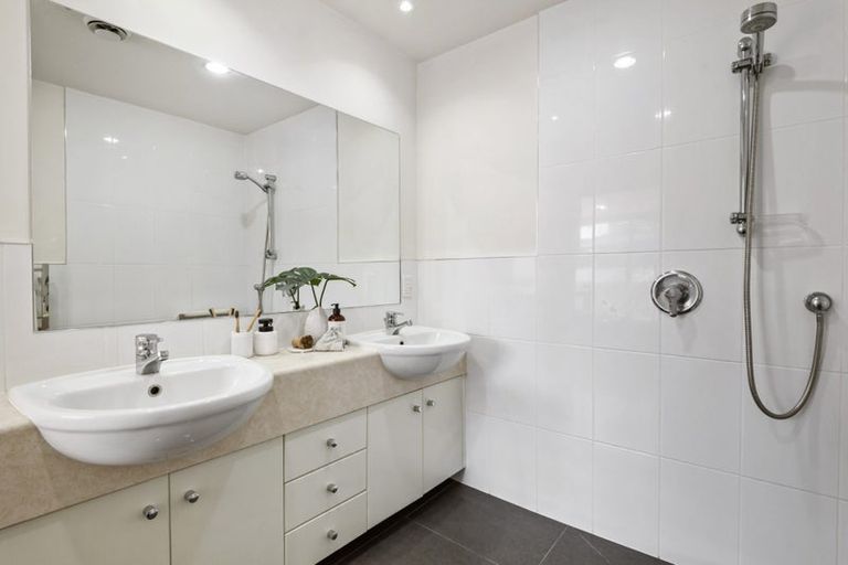 Photo of property in 3i/175 Hurstmere Road, Takapuna, Auckland, 0622