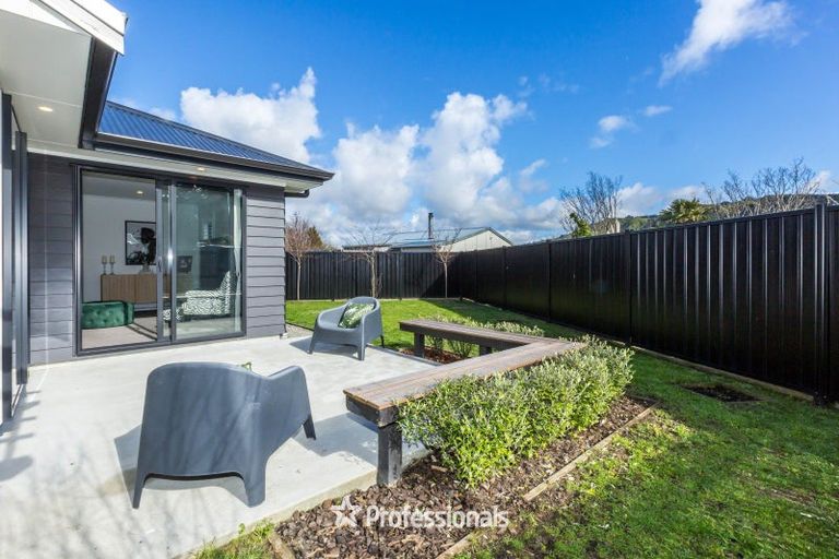 Photo of property in 5 Nikau Lane, Timberlea, Upper Hutt, 5018
