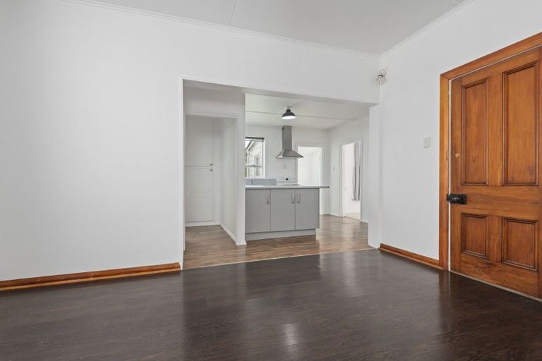 Photo of property in 7 Ross Street, Woodville, 4920