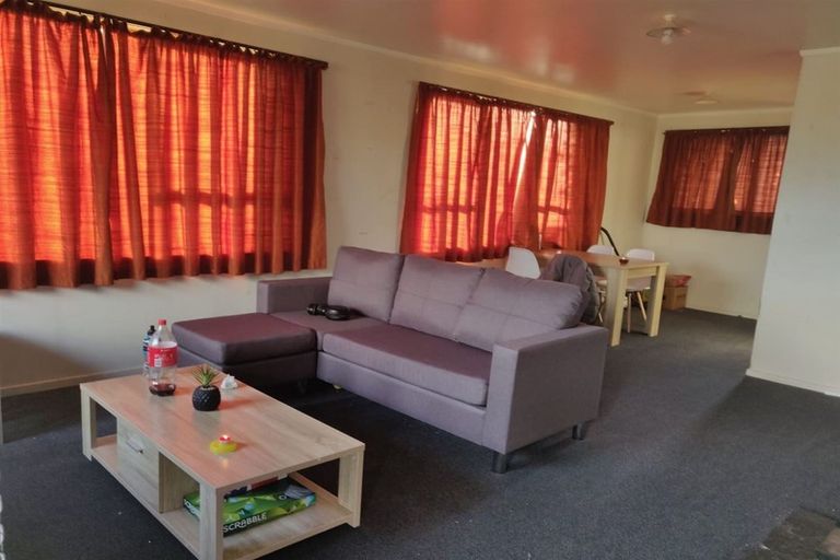 Photo of property in 1/46 Butterworth Drive, Glendene, Auckland, 0602