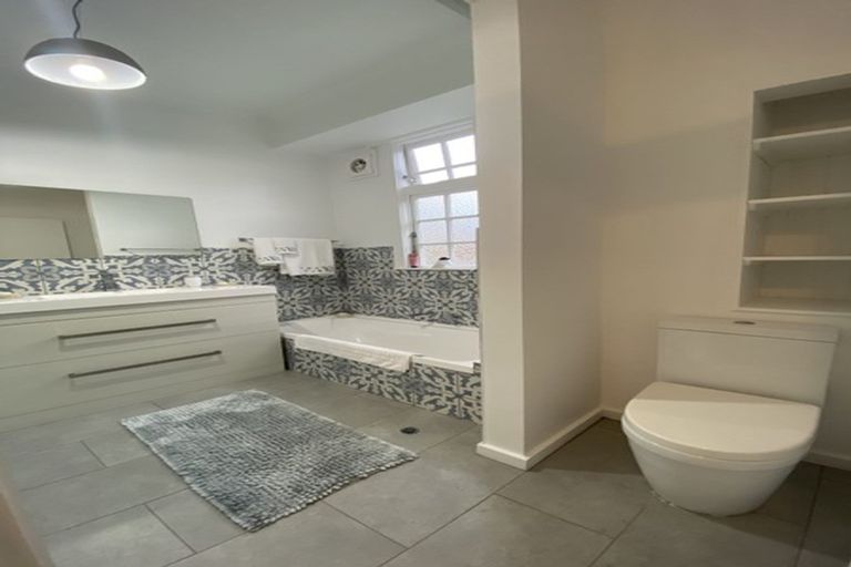 Photo of property in 145 Kelburn Parade, Kelburn, Wellington, 6012