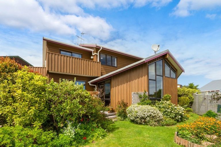 Photo of property in 14 Sailmaker Close, Whitby, Porirua, 5024