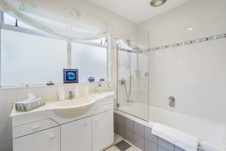 Photo of property in 17a Beach Road, Manly, Whangaparaoa, 0930